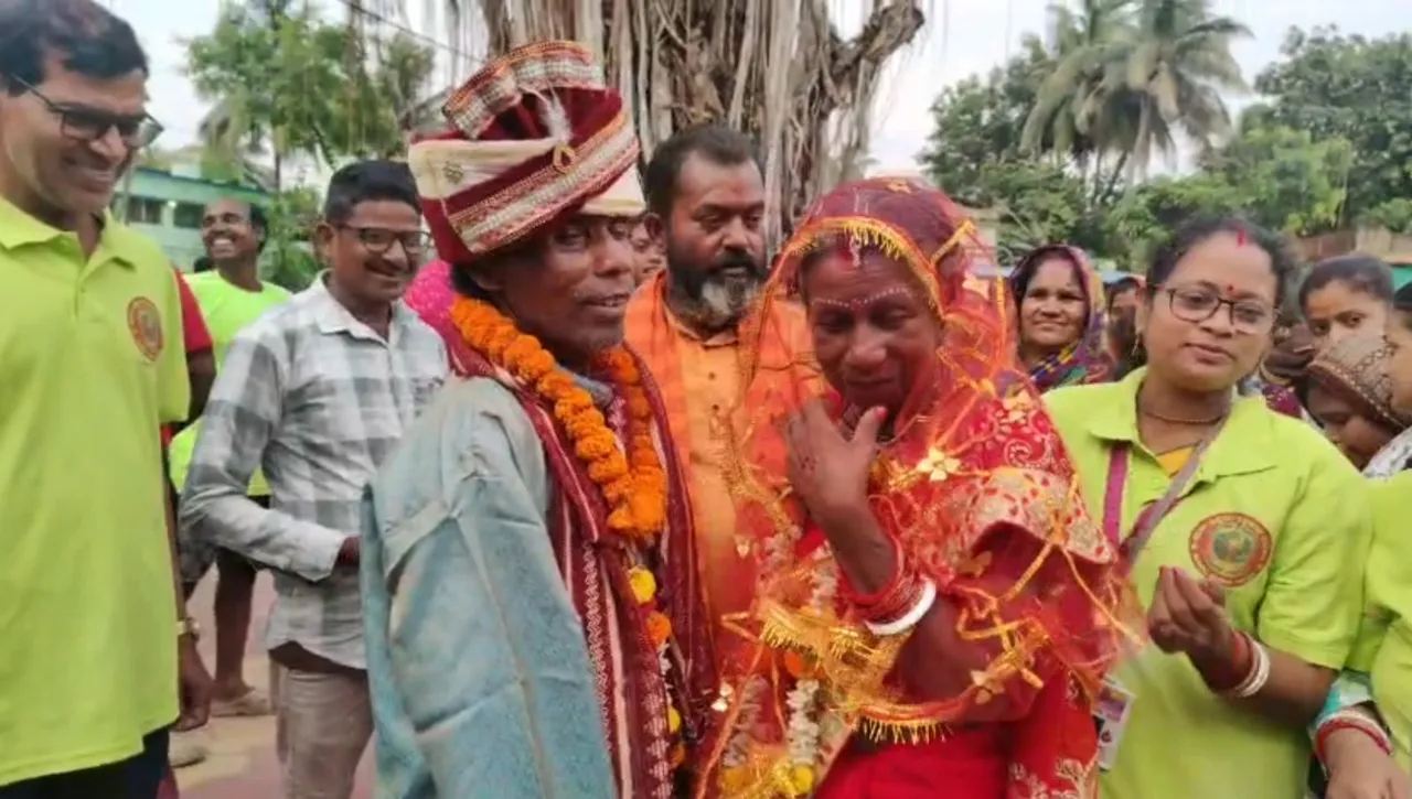 ବିବାହ ବନ୍ଧନରେ ବାନ୍ଧି ହେଲେ ଦୁଇ ଅସହାୟ ବୃଦ୍ଧ-ବୃଦ୍ଧା